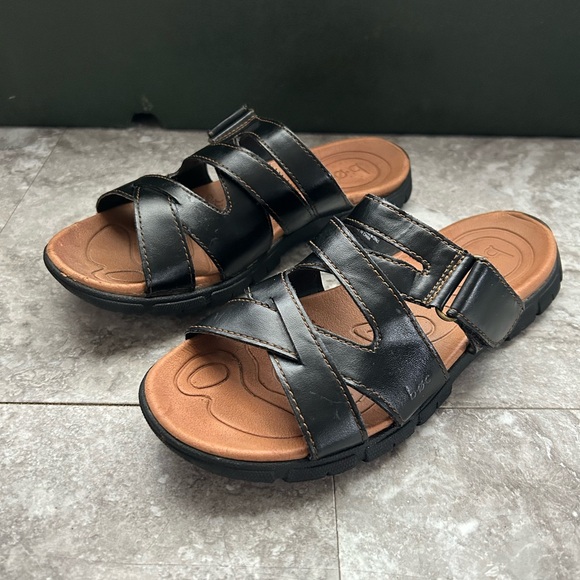 b.o.c. Women's Black Leather Comfort Slide Sandals Criss Cross Strap 8 - Picture 2 of 8
